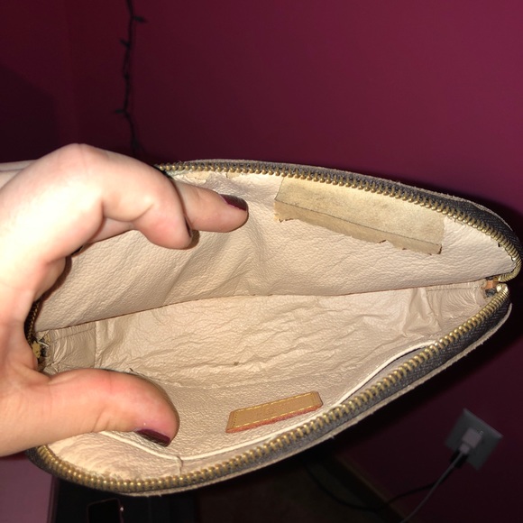 Louis Vuitton cosmetic pouch - Picture 5 of 8